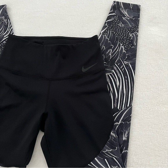 Nike Women's Dri-Fit Power Hyper Tight Fit Flutter Print Leggings, Size S - Picture 9 of 12